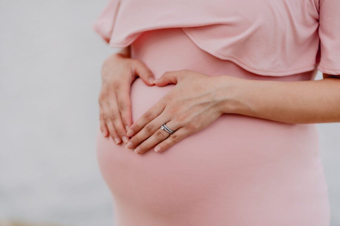 How to Pick Maternity Dresses for Every Occasion
